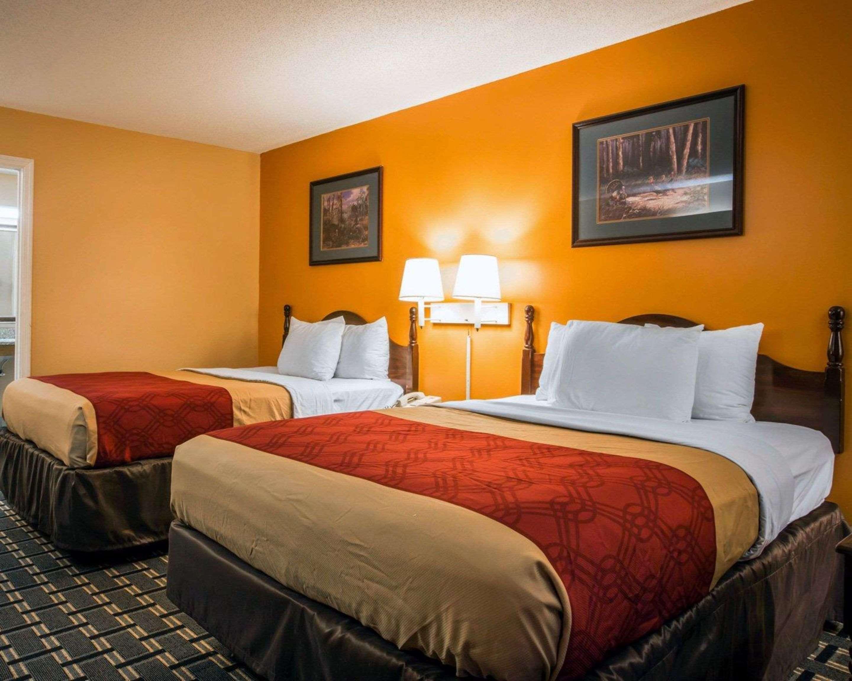 Econo Lodge Юфаула Екстериор снимка