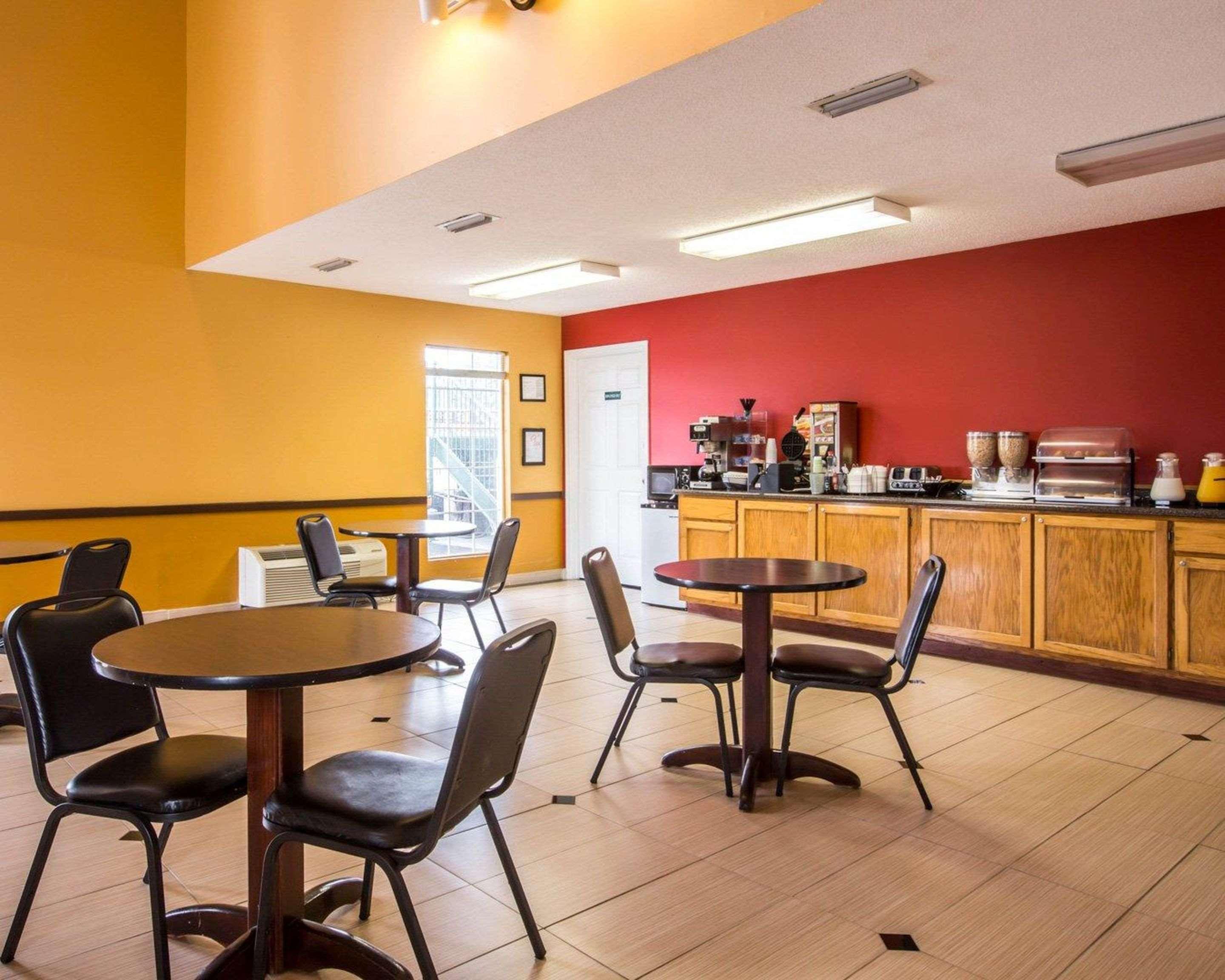Econo Lodge Юфаула Екстериор снимка
