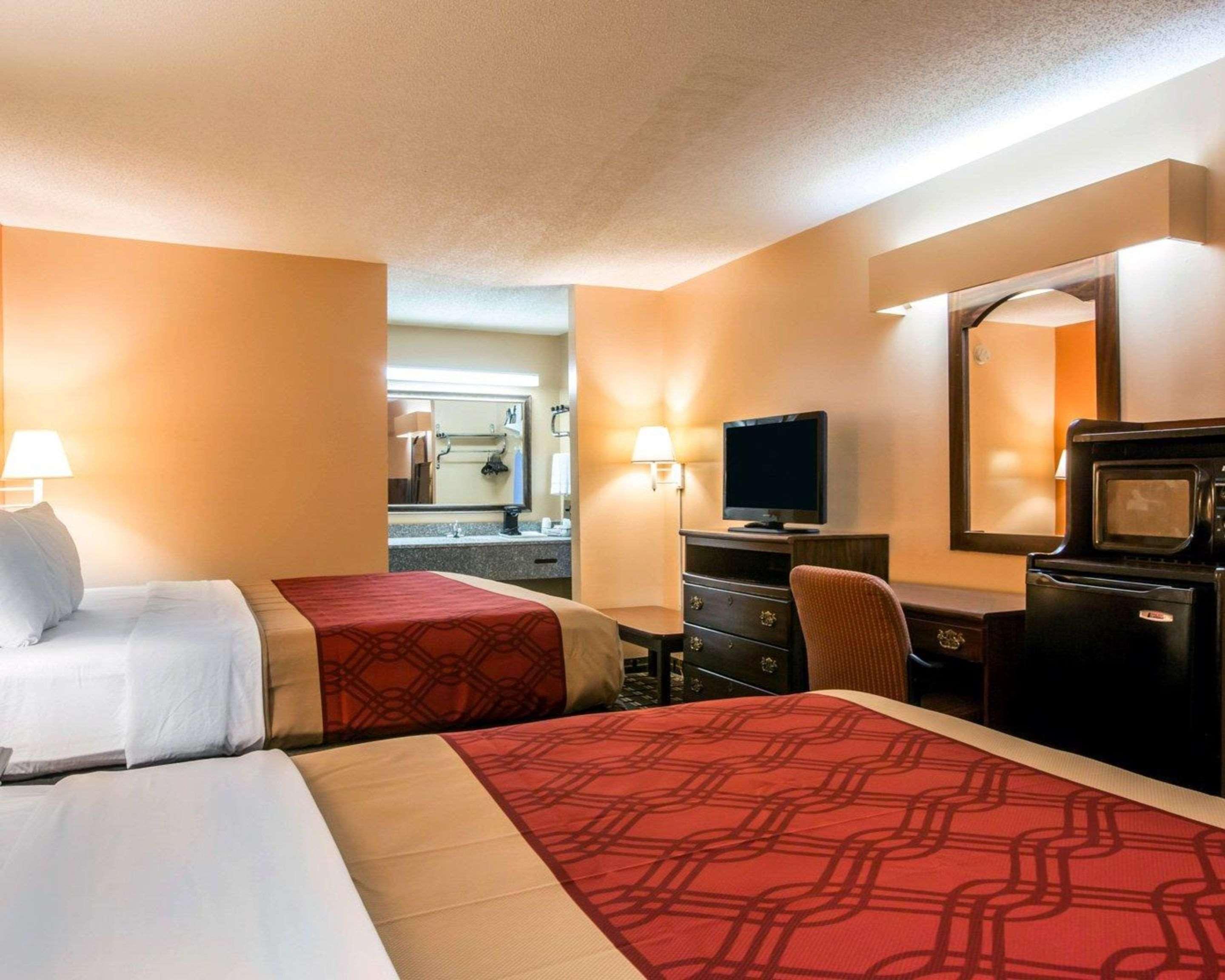Econo Lodge Юфаула Екстериор снимка