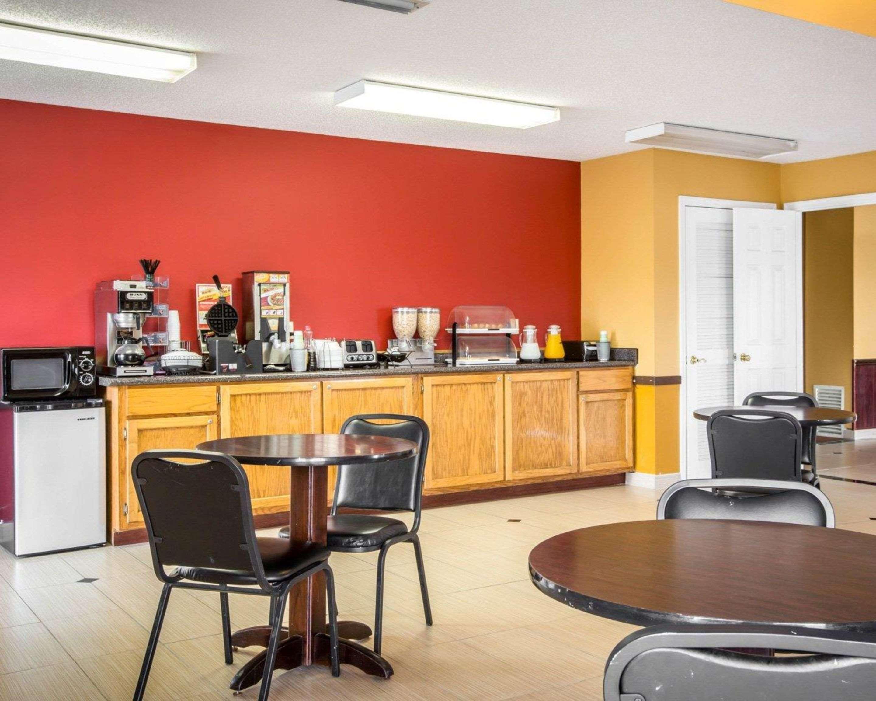 Econo Lodge Юфаула Екстериор снимка