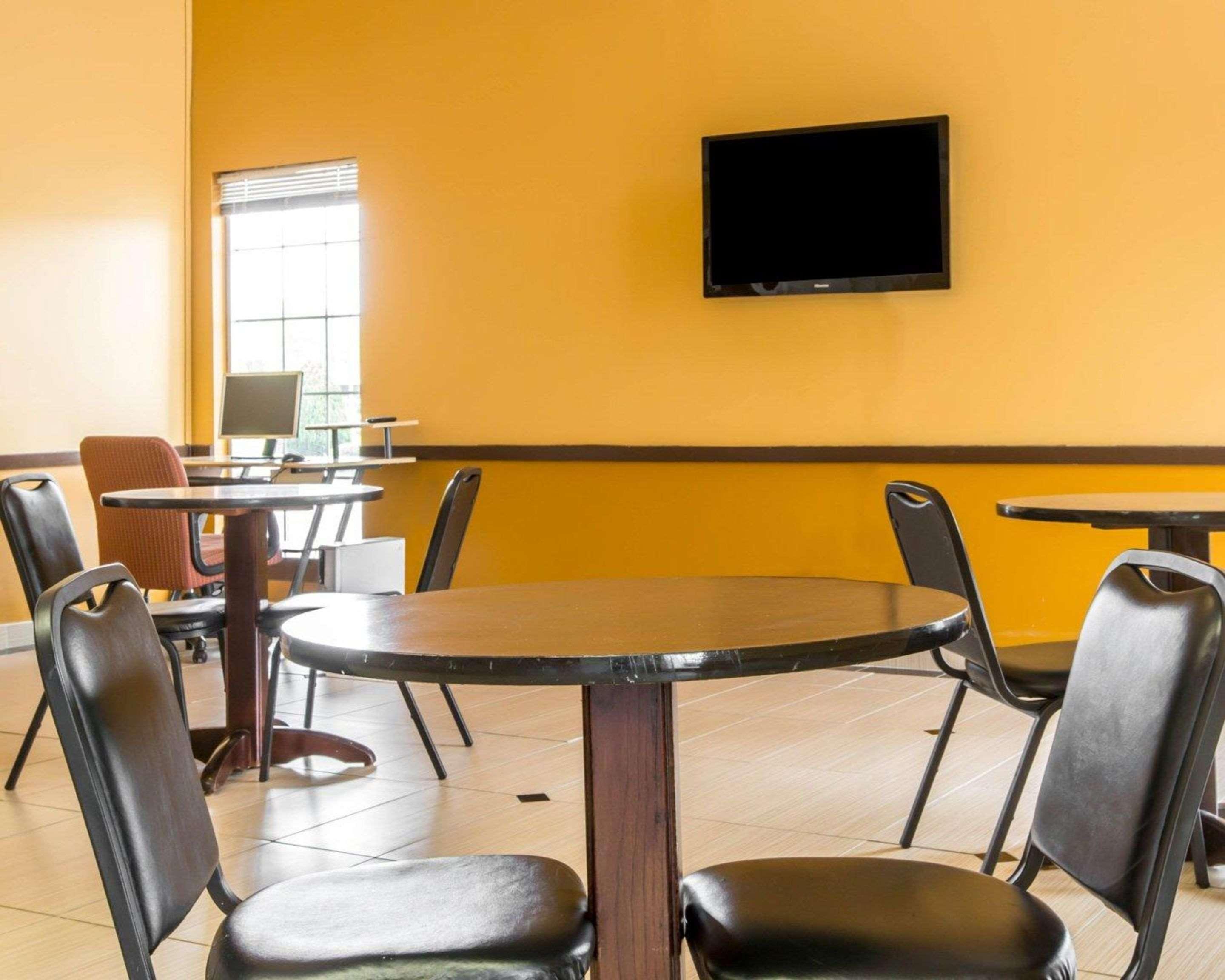 Econo Lodge Юфаула Екстериор снимка