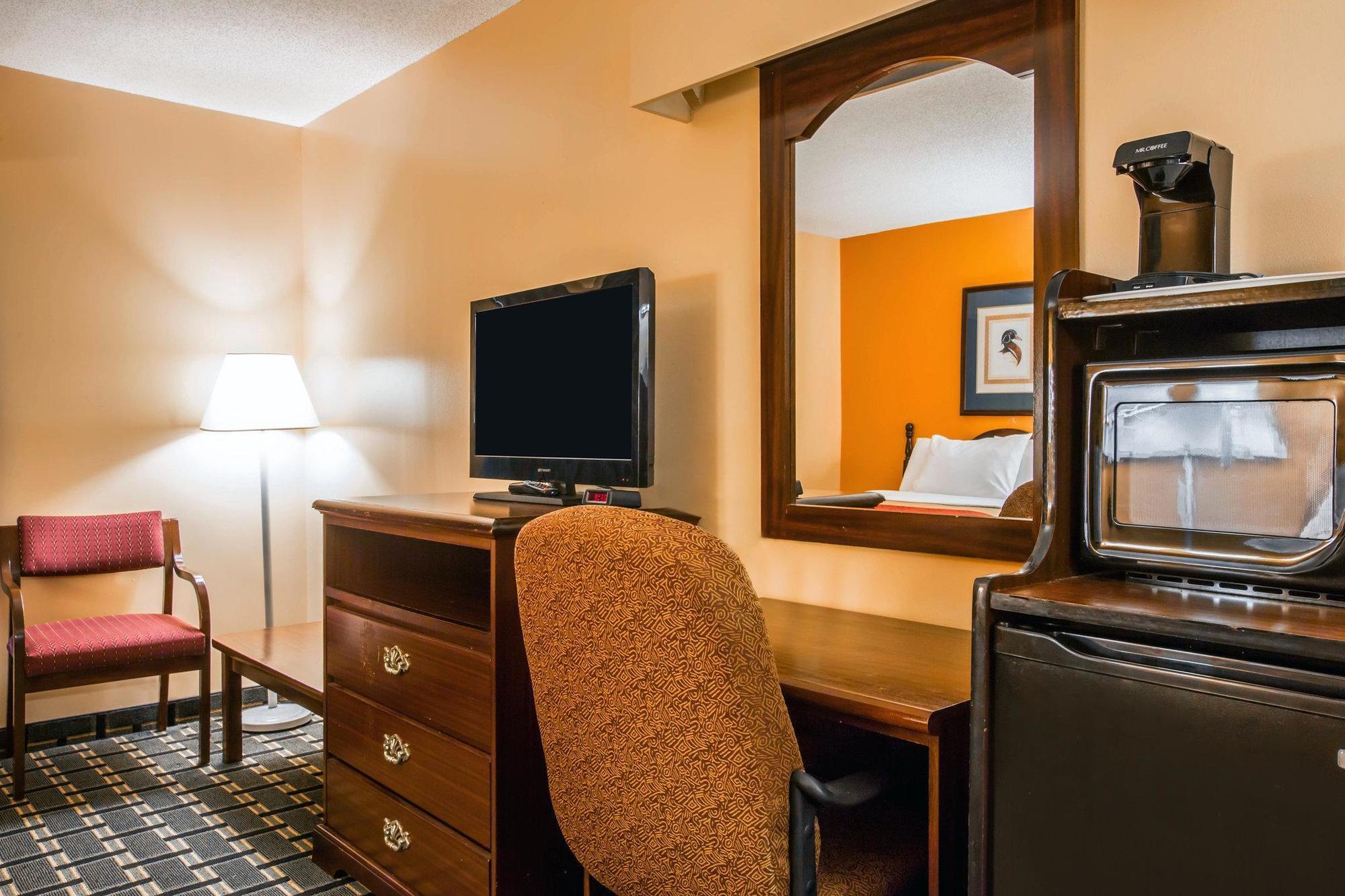 Econo Lodge Юфаула Екстериор снимка