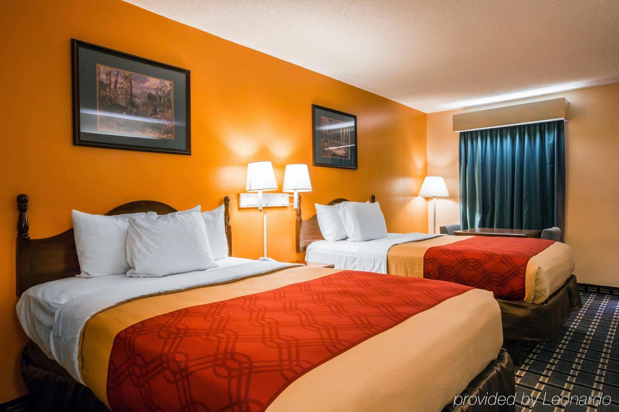 Econo Lodge Юфаула Екстериор снимка