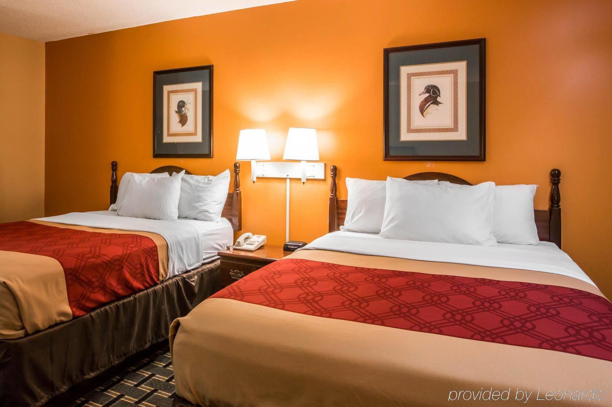 Econo Lodge Юфаула Екстериор снимка