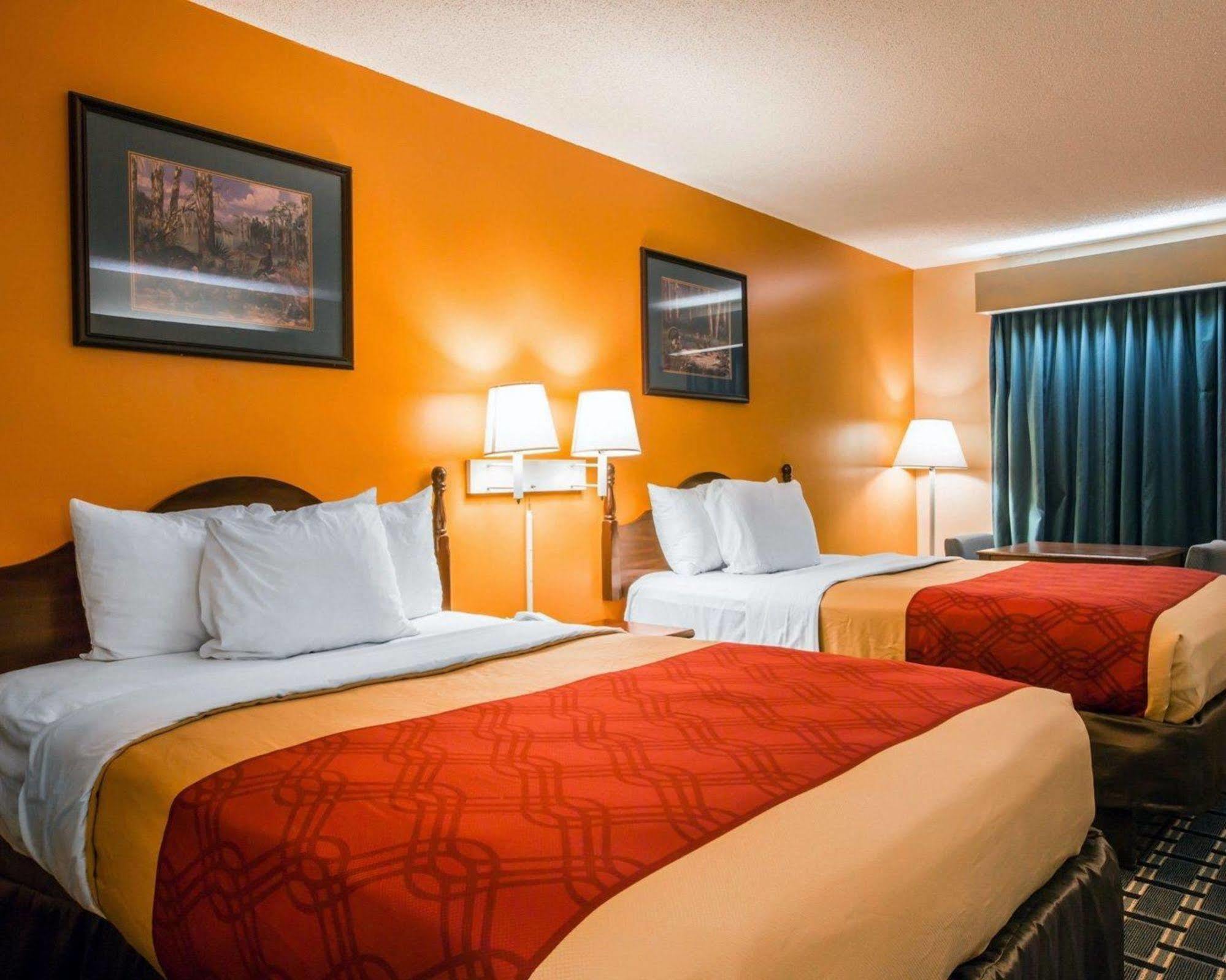 Econo Lodge Юфаула Екстериор снимка